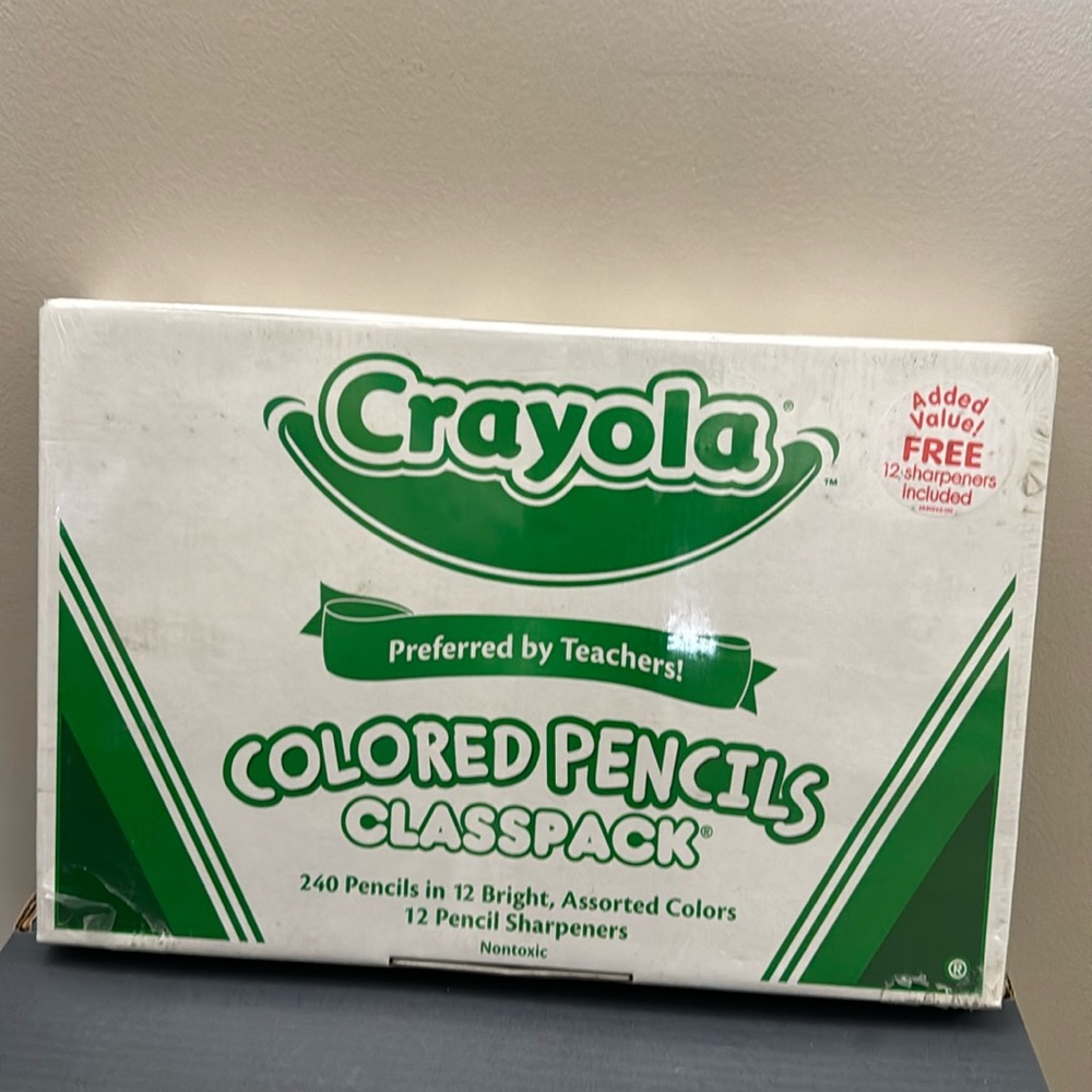 Crayola Colored Pencils Classpack (240 Pencils in 12 Bright, Assorted Colors)